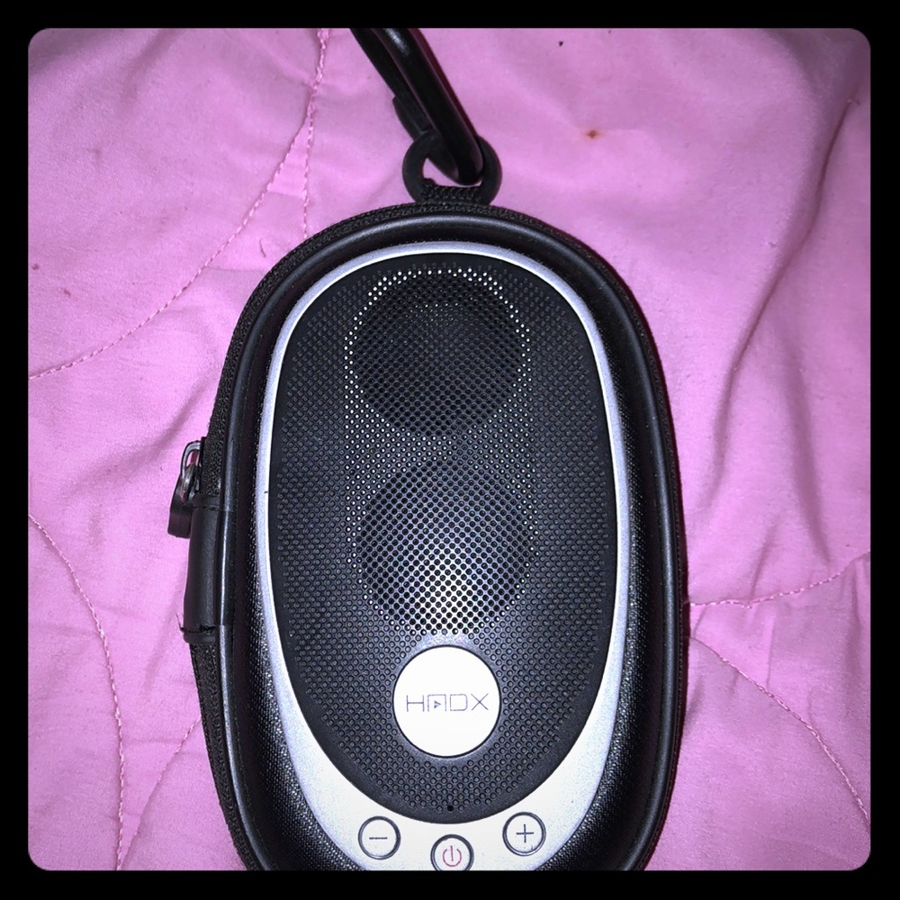 AUX-Device Zip-Up Speaker with Hanging Hook
